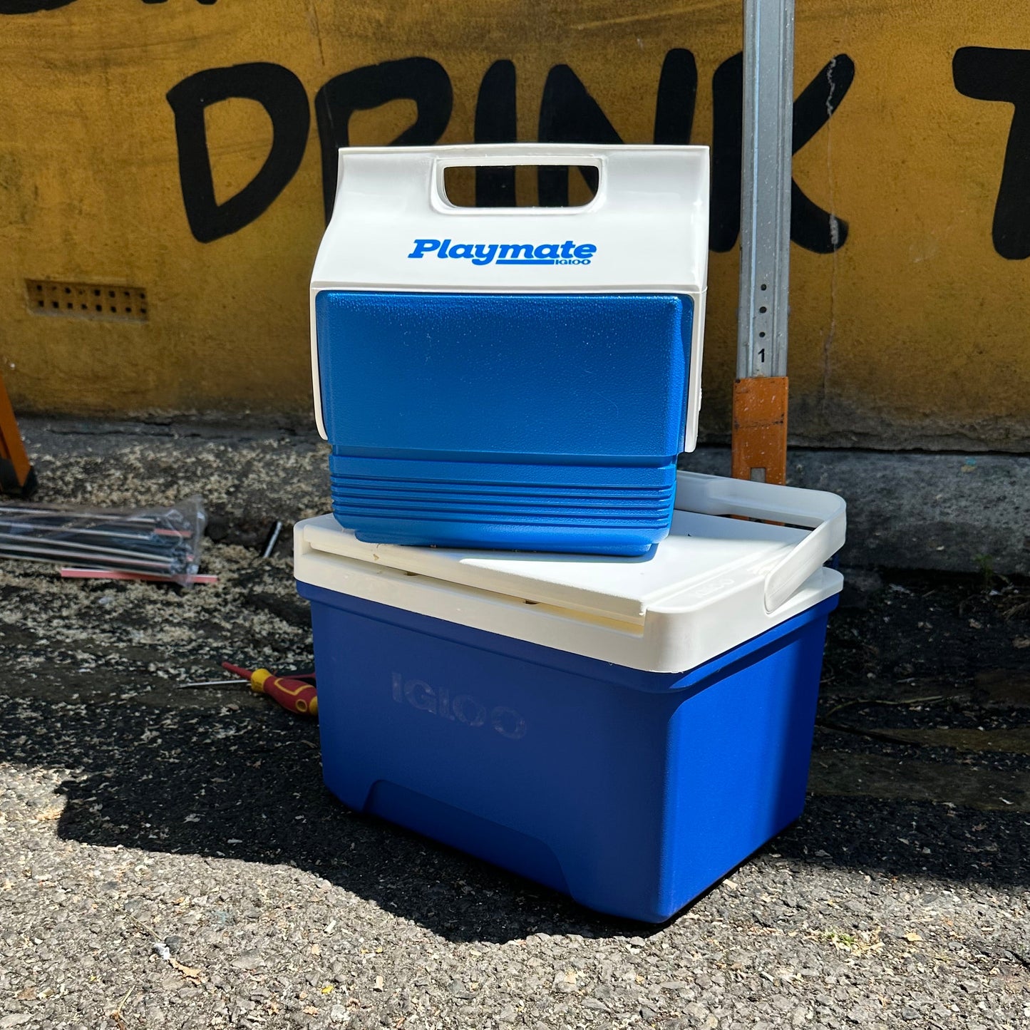 Igloo coolboxes blue stacked