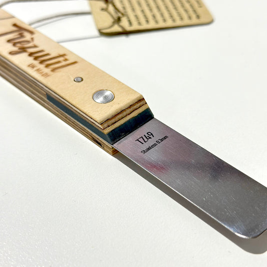 Flexible filling knife detail