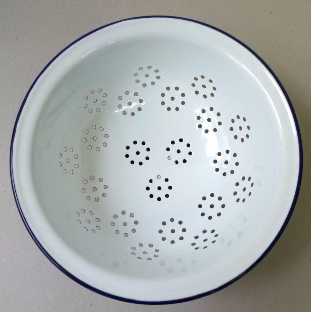 Enamel colander