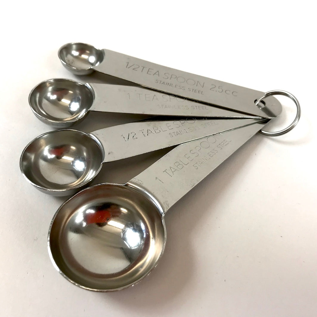 Stainless steel measuring spoon set
