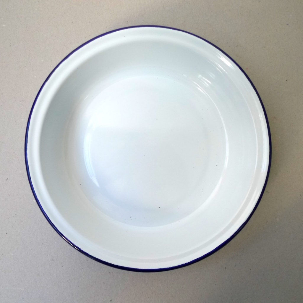 enamel round pie dish 3