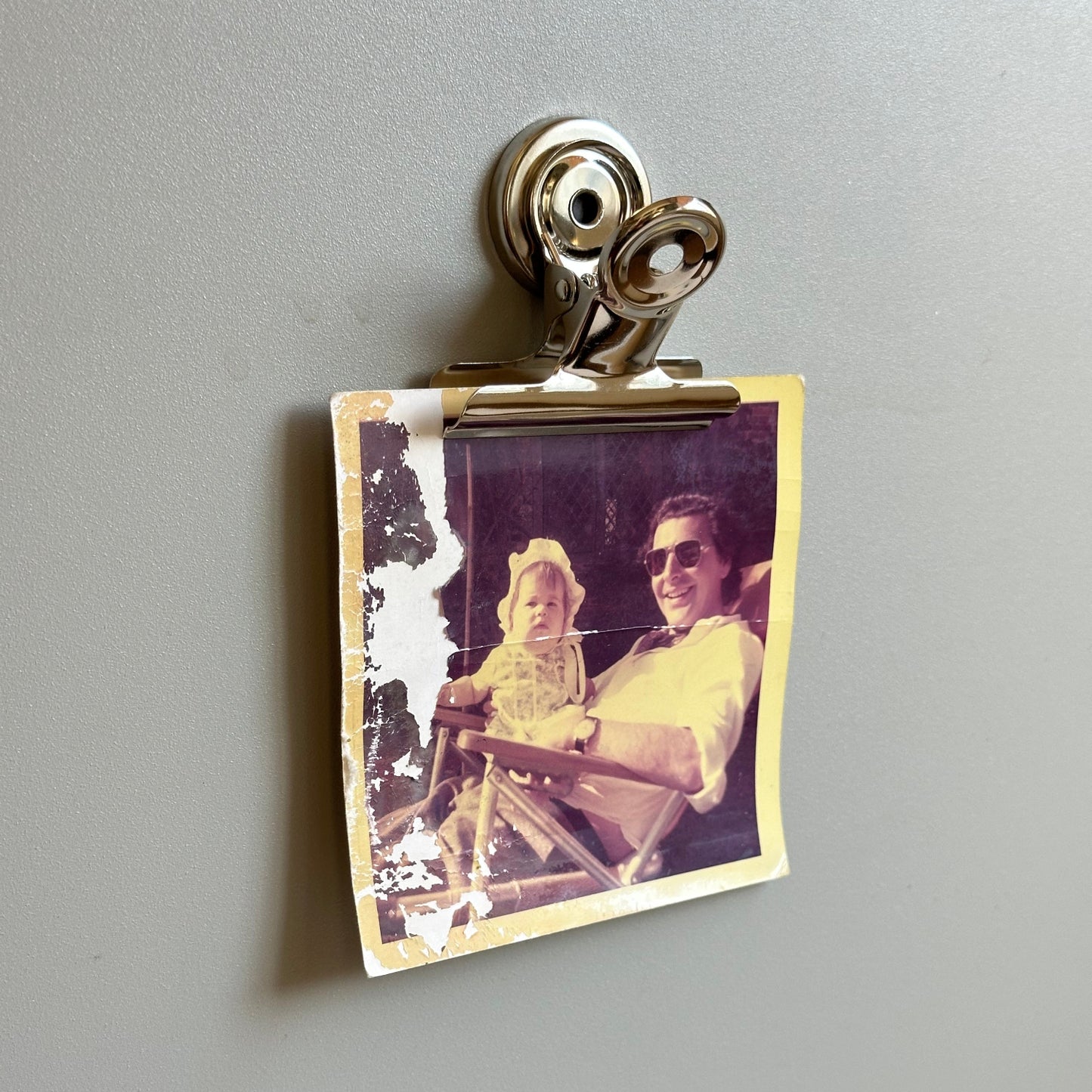 Magnetic bulldog clips