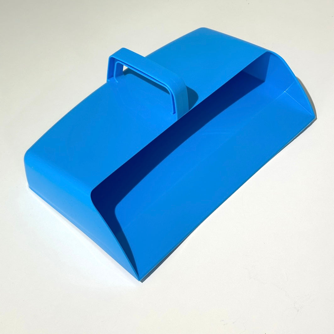 Strong plastic dustpan