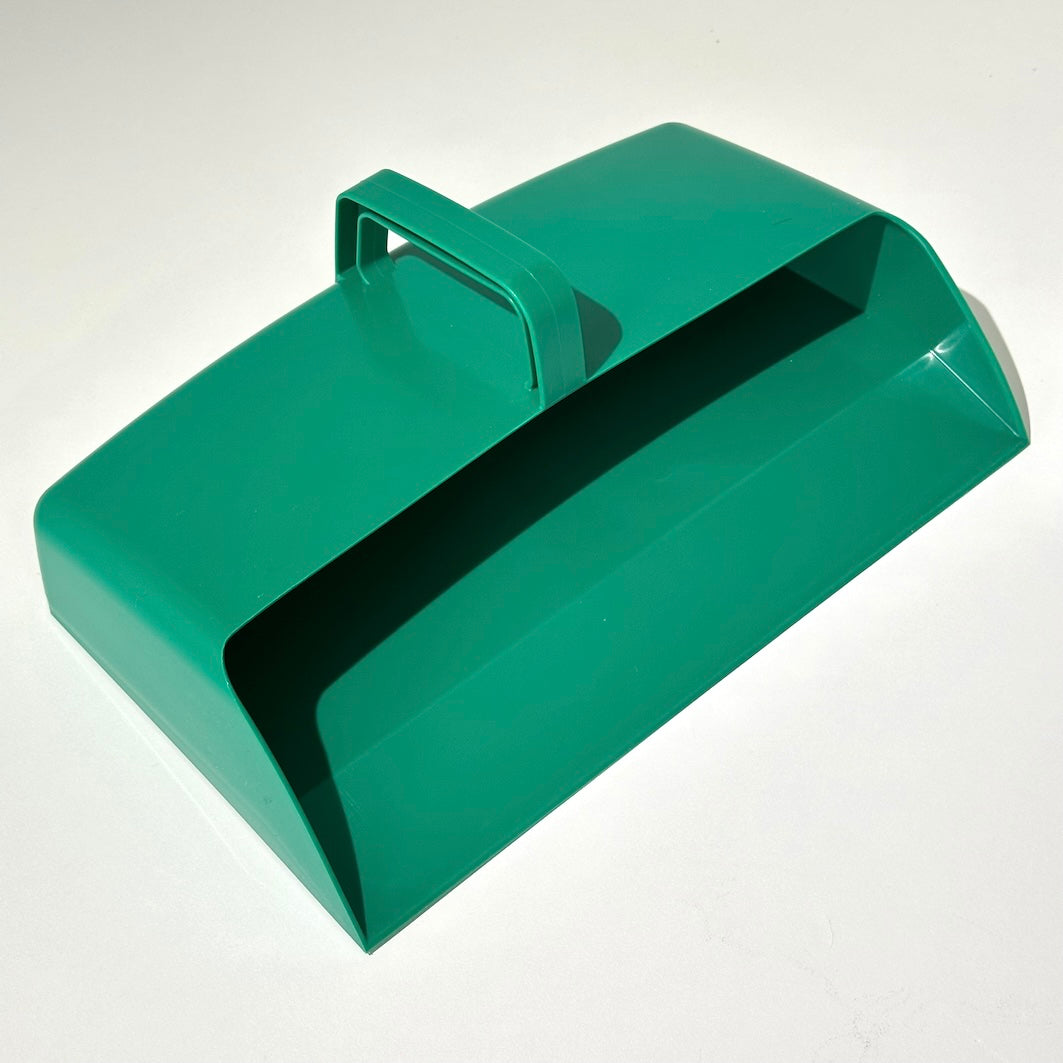 Strong plastic dustpan