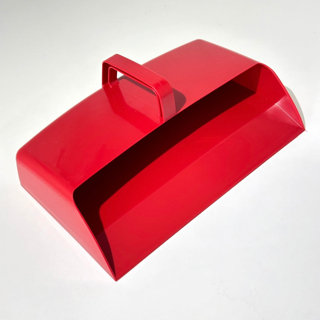 Strong plastic dustpan