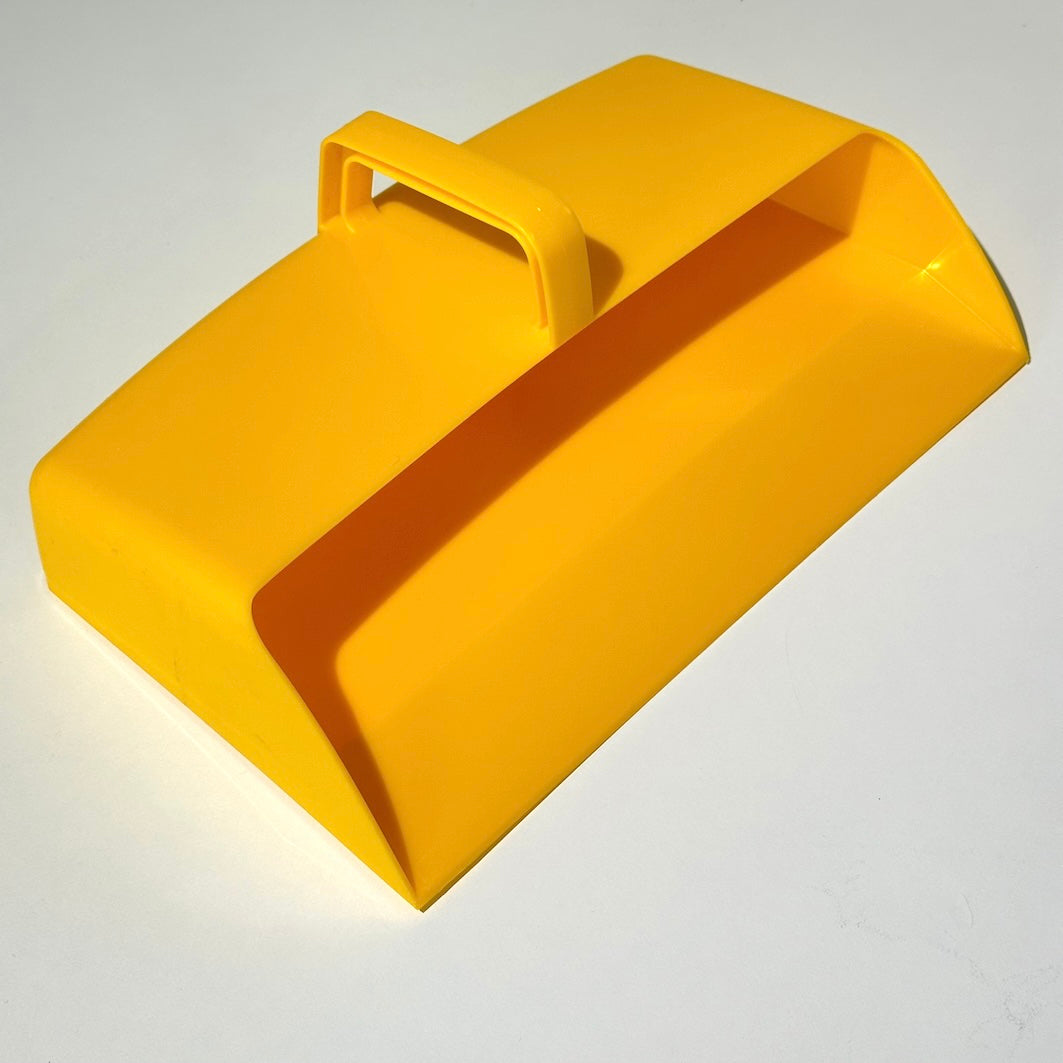 Strong plastic dustpan