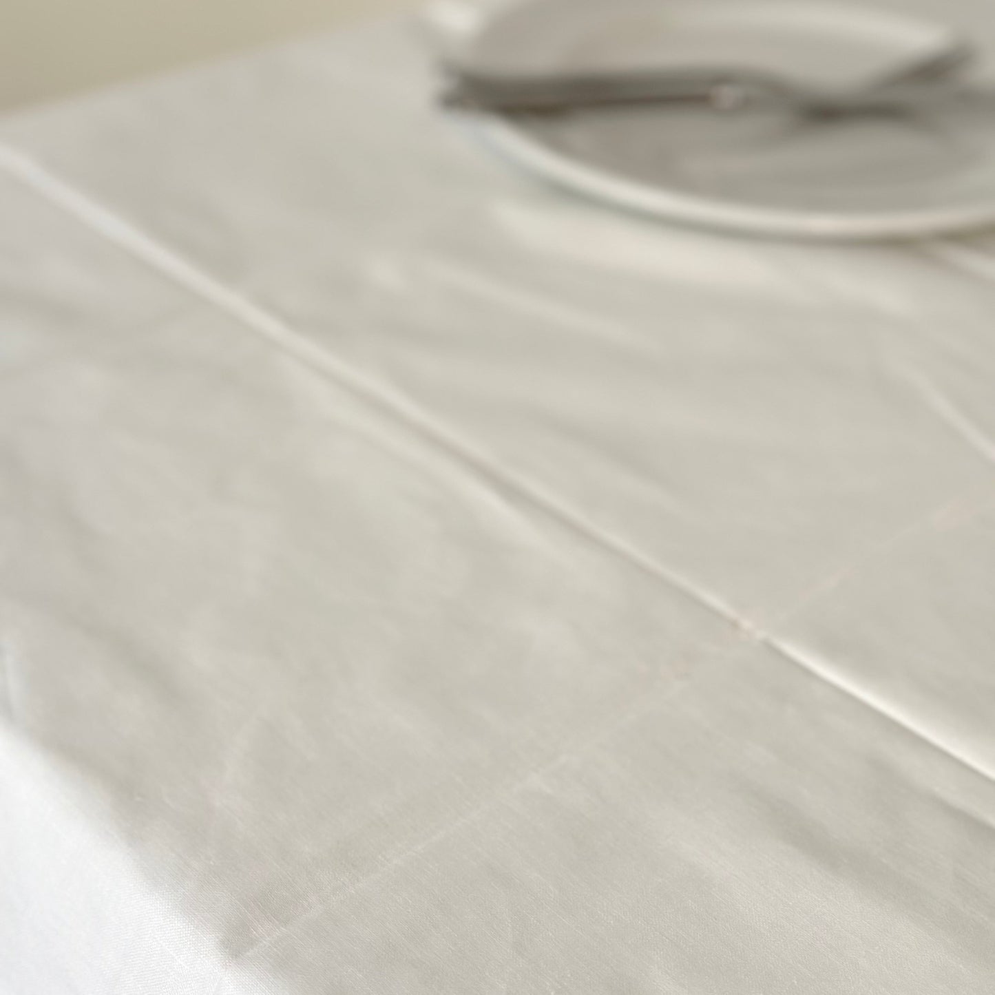 White tablecloth