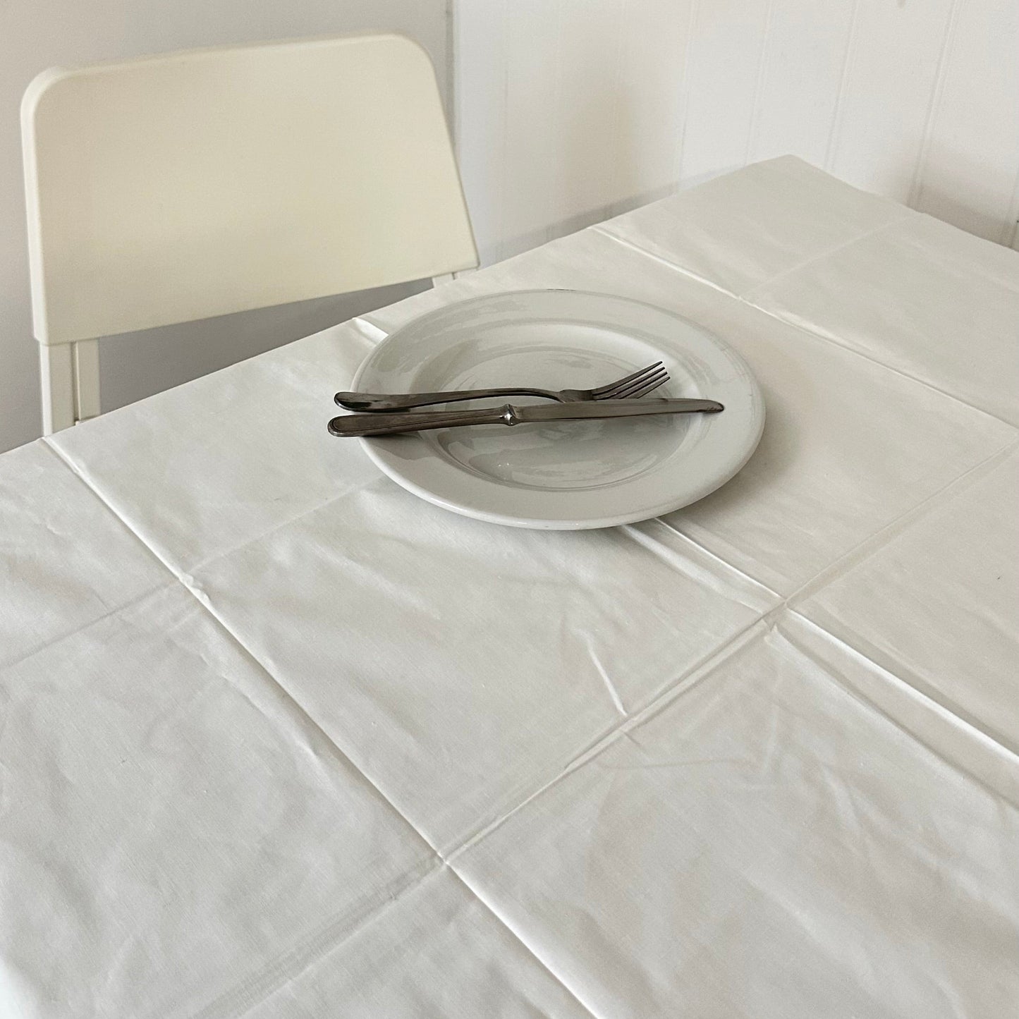 White tablecloth