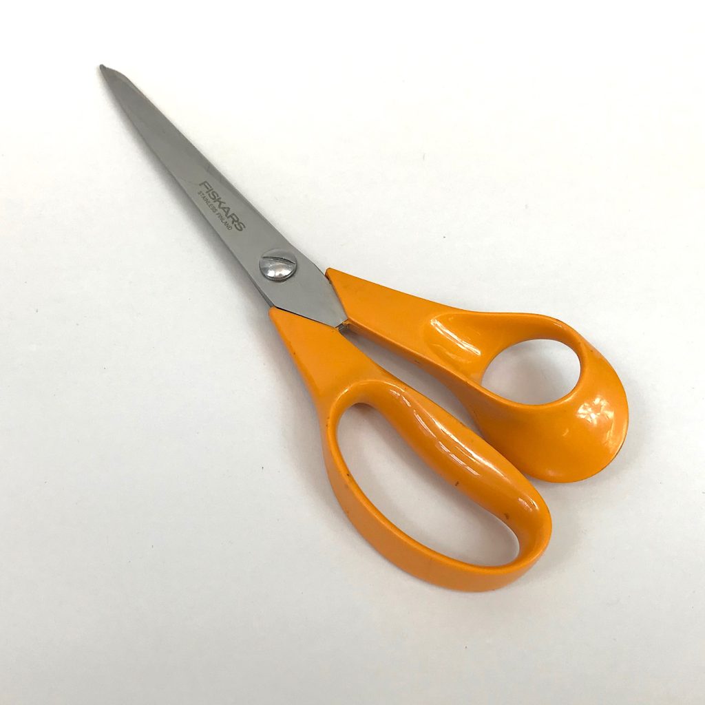 Fiskars 21cm household scissors closed