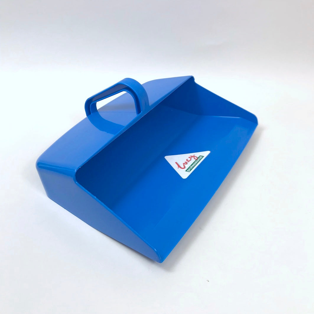 Strong plastic dustpan