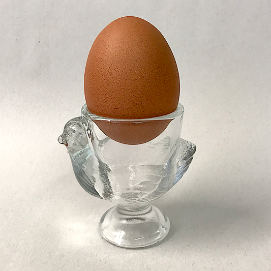 Luminarc glass hen egg cup detail w egg