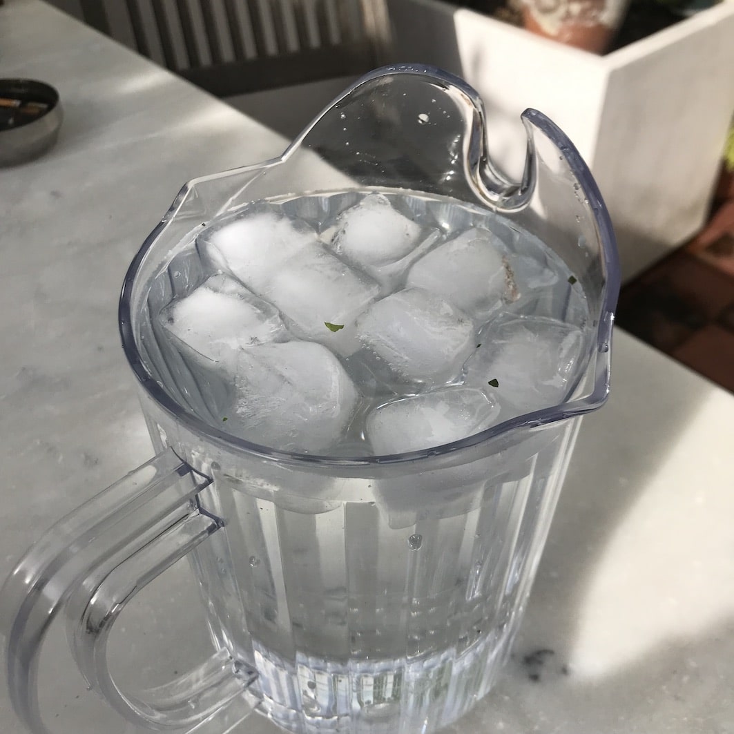 Polycarbonate pitcher jug above spout shape
