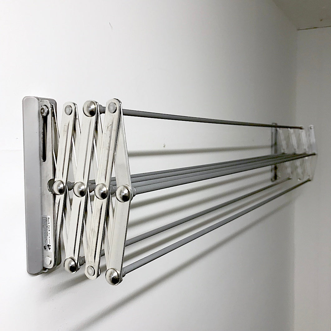 Clothes airer wall mounted