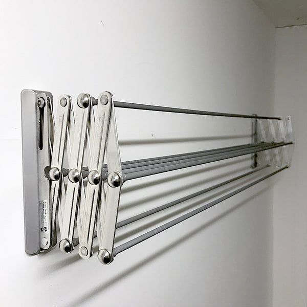 Clothes airer wall mounted