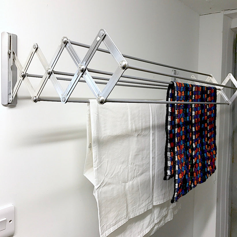 Clothes airer wall mounted