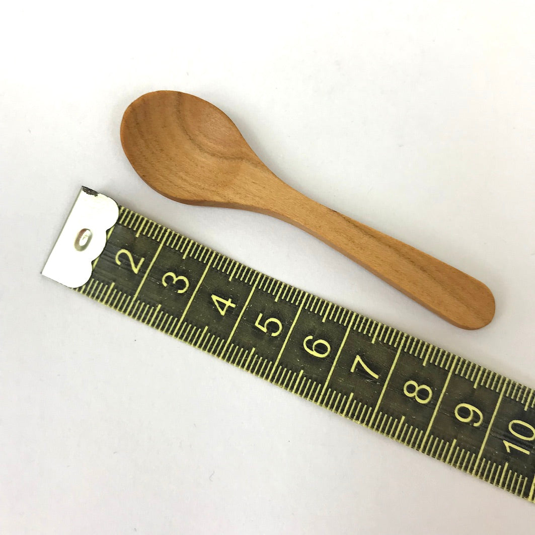 Tiny wooden salt spoon 8cm tape measure