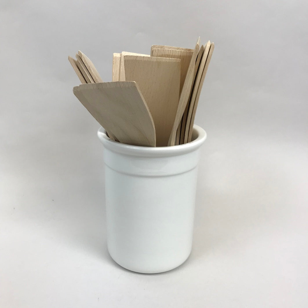 Whiteware utensil holder with utensils